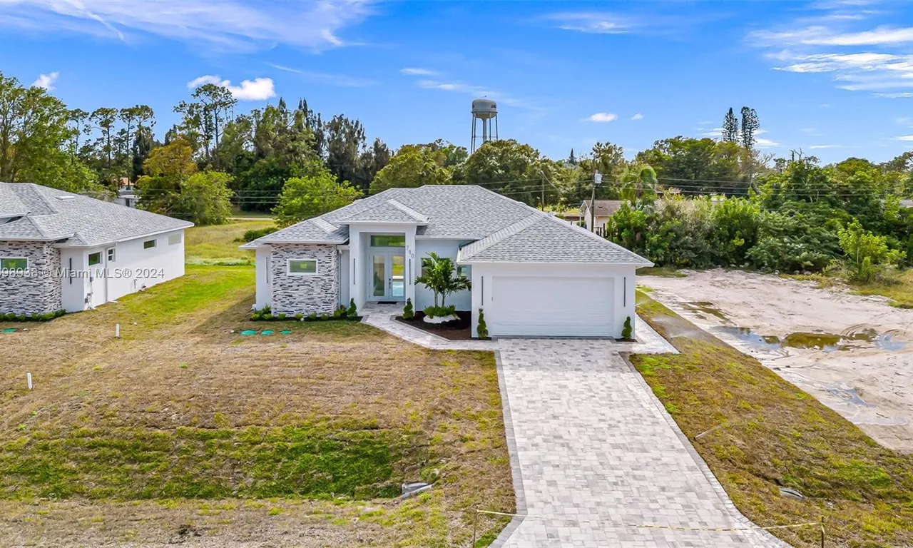 176 pembroke, Lehigh Acres FL 33974