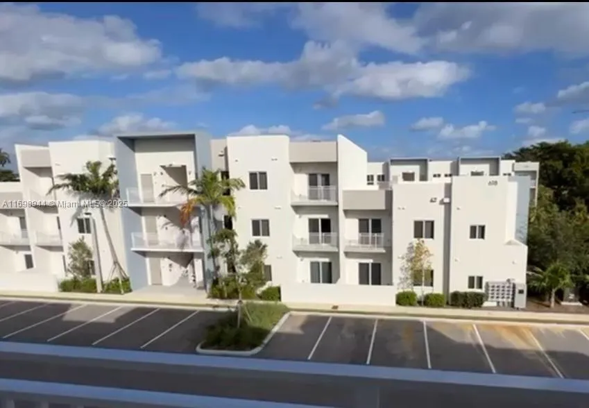 610 NE 2 ST # 304, Dania Beach FL 33004