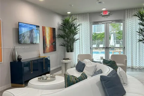 610 NE 2 ST # 304, Dania Beach FL 33004