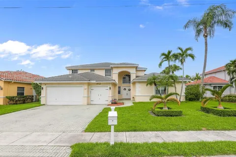 812 SW 159th Dr, Pembroke Pines FL 33027