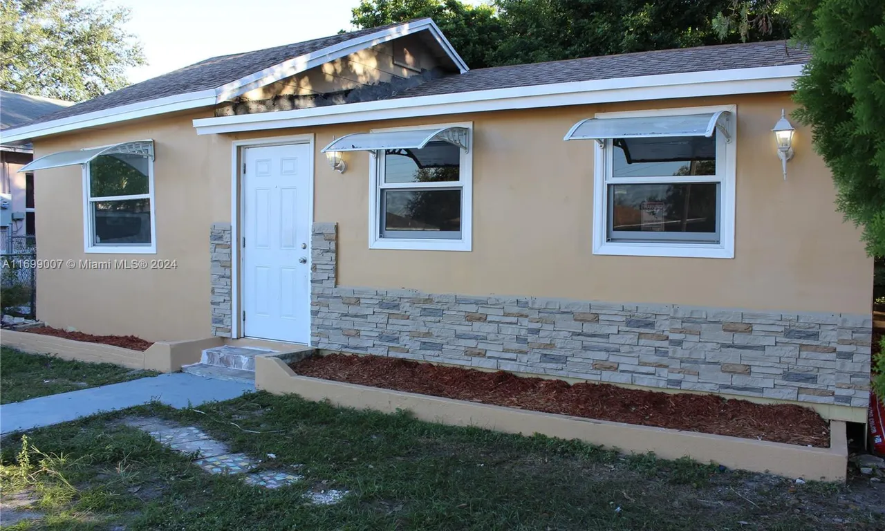 1918 NW 82nd St, Miami FL 33147