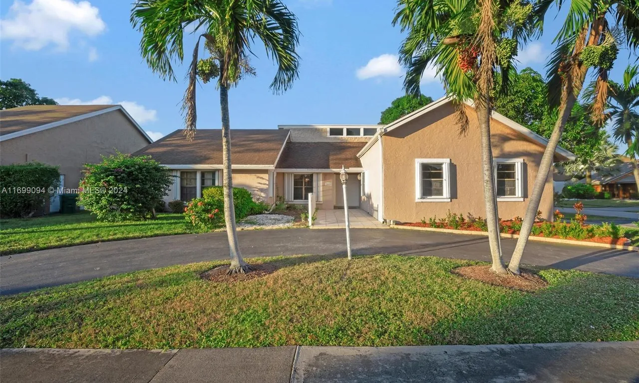 7315 NW 48th St, Lauderhill FL 33319