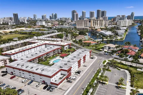 580 Egret Dr # 220, Hallandale Beach FL 33009