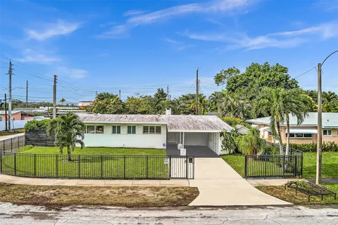 19500 NW 1st Ct, Miami Gardens FL 33169