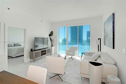 950 Brickell Bay Dr # 4905, Miami FL 33131