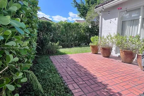 1329 Sabal Trl, Weston FL 33327