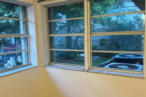 934 79th Ter # 1, Miami Beach FL 33141