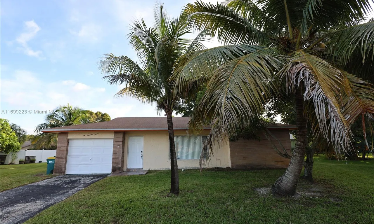 10007 NW 81st Ct, Tamarac FL 33321