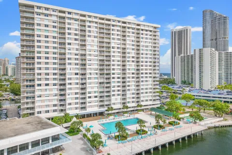 500 Bayview Dr # 21, Sunny Isles Beach FL 33160