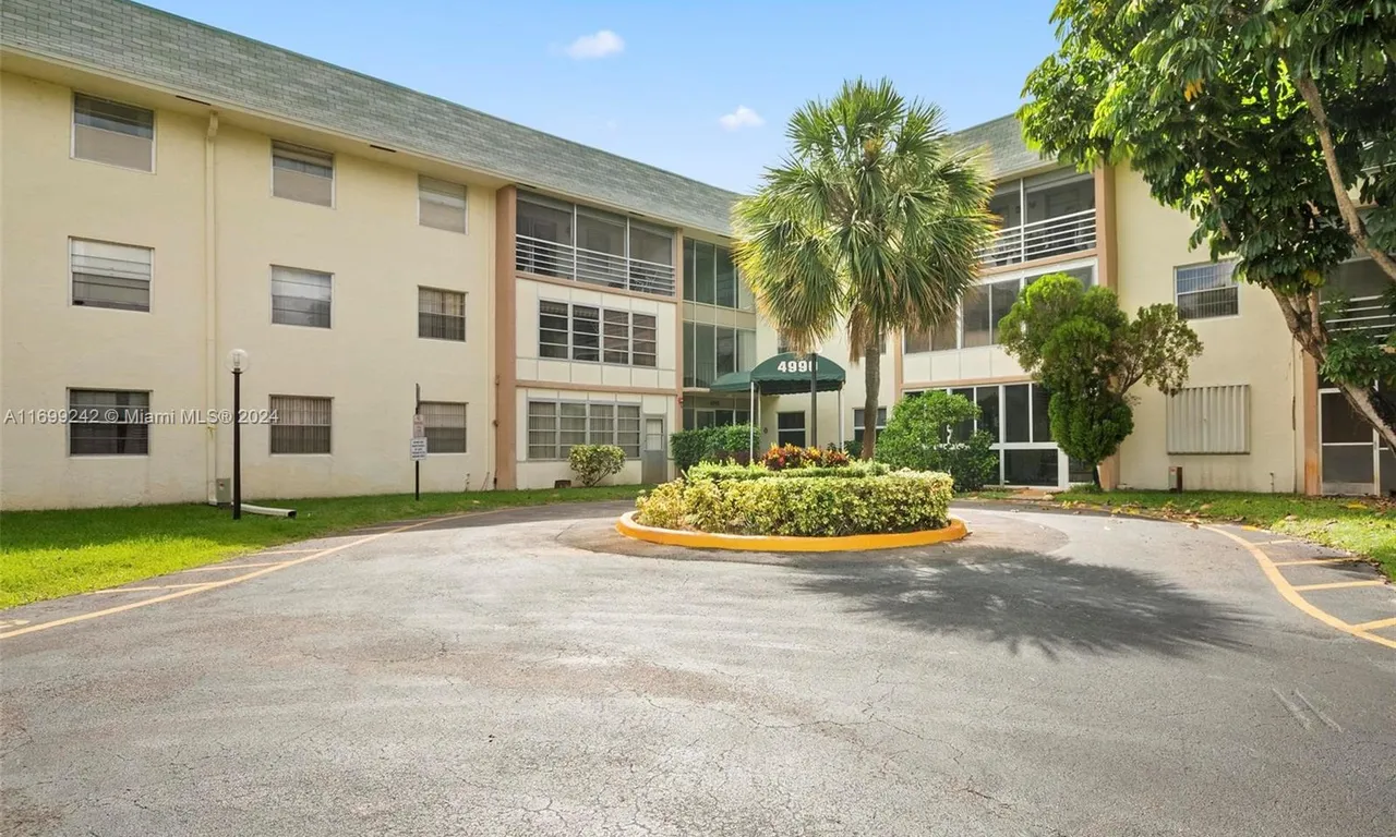 4990 E Sabal Palm Blvd # 320, Tamarac FL 33319