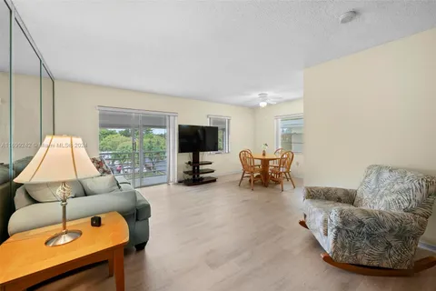 4990 E Sabal Palm Blvd # 320, Tamarac FL 33319