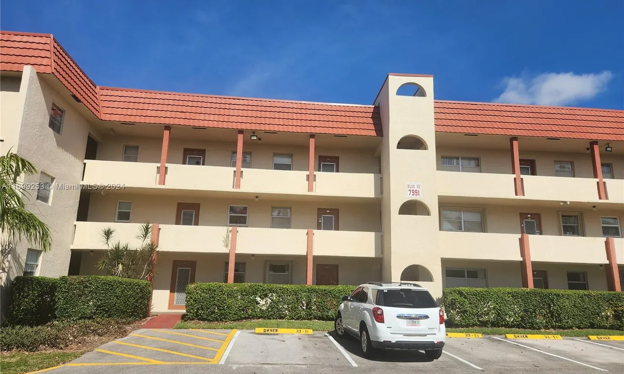 7991 N Sunrise Lakes Dr # 206, Sunrise FL 33322