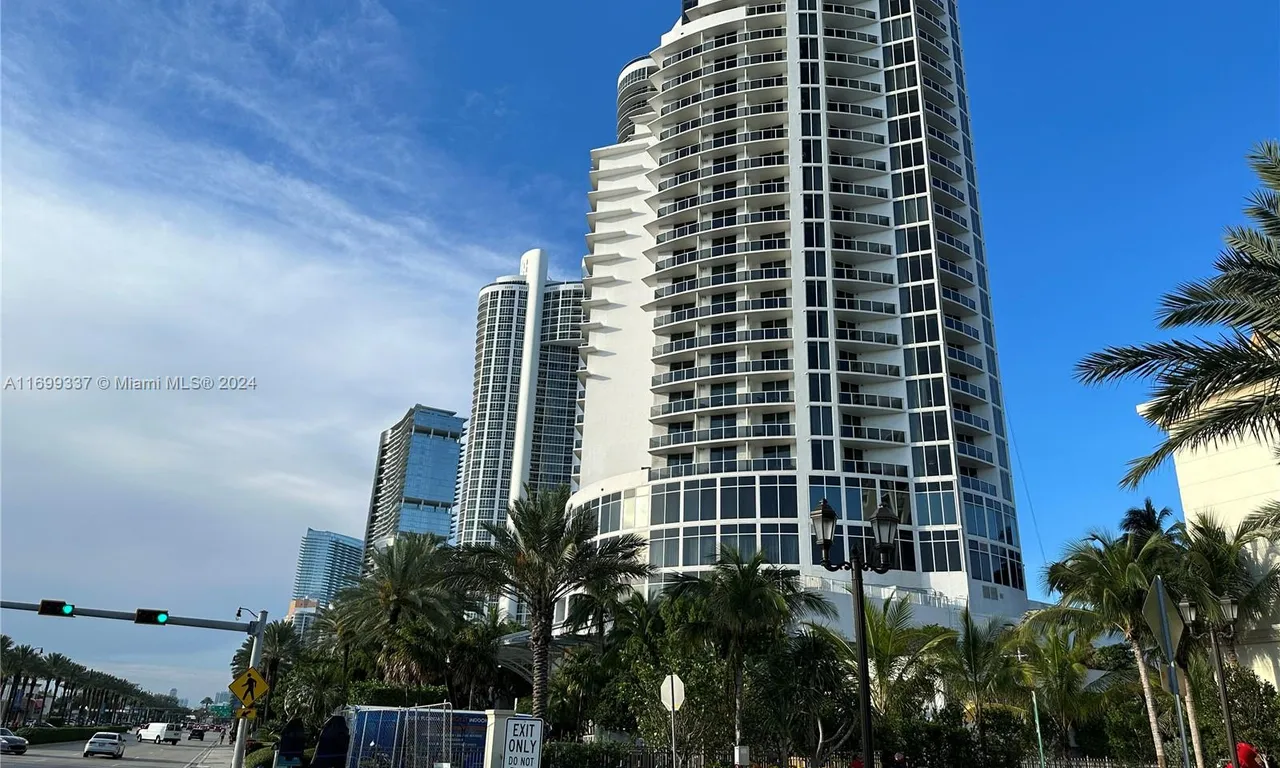 18001 Collins Ave, Sunny Isles Beach FL 33160