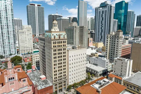 111 NE 1st St # 3, Miami FL 33132