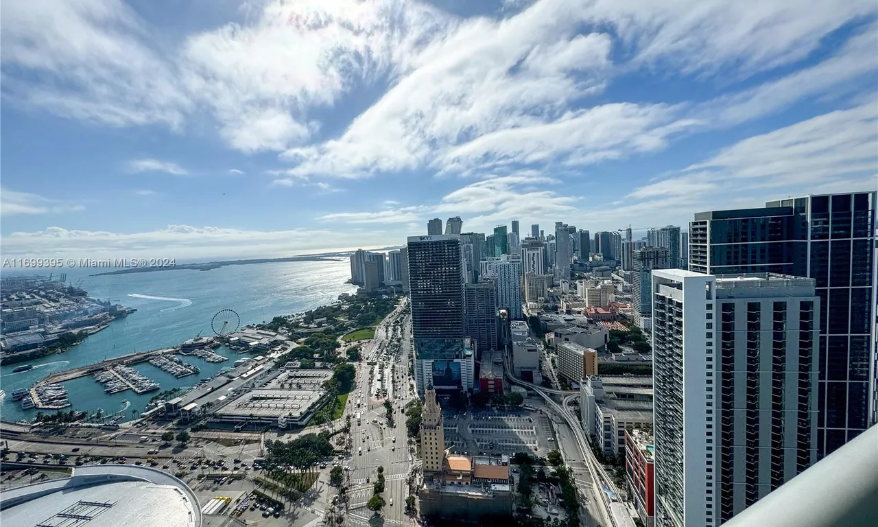 888 Biscayne Blvd # 5504, Miami FL 33132