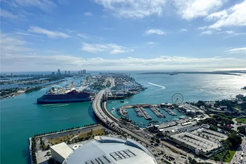 888 Biscayne Blvd # 5504, Miami FL 33132