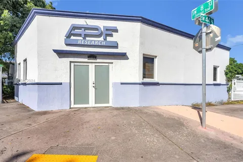 4483 SW 8th St, Miami FL 33134