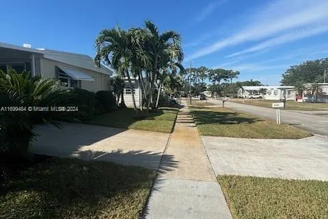 4424 Meadow View Dr, Boynton Beach FL 33436