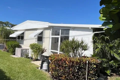 4424 Meadow View Dr, Boynton Beach FL 33436