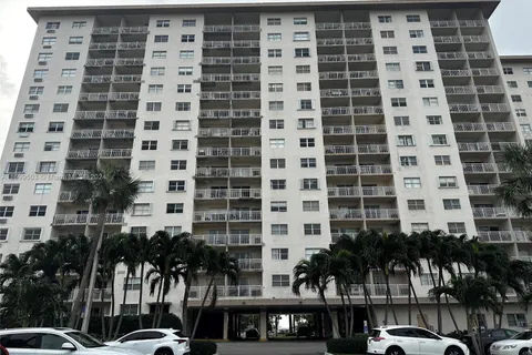 400 Kings Point Dr # 430, Sunny Isles Beach FL 33160