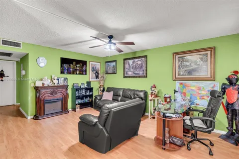 200 SW 132nd Way # 211L, Pembroke Pines FL 33027