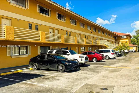 180 Royal Palm Rd # 216, Hialeah Gardens FL 33016