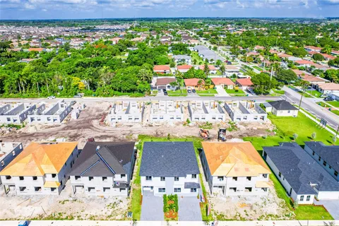 22482 SW 124 CT # B, Miami FL 33170