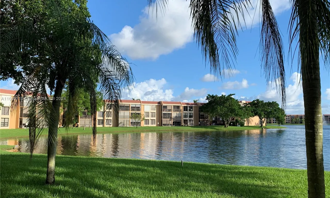 5832 Coral Lake Dr # 308, Margate FL 33063