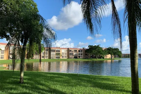 5832 Coral Lake Dr # 308, Margate FL 33063