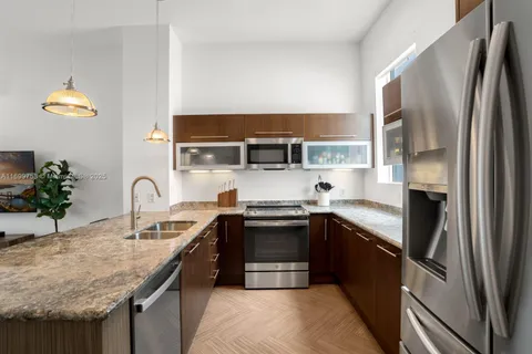 315 NE 7 St, Fort Lauderdale FL 33304