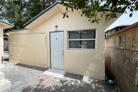 1872 NW 1st St # 2, Miami FL 33125