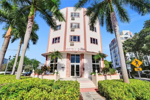 255 W 24th St # 204, Miami Beach FL 33140