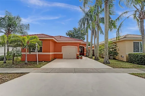 16136 SW 68th St, Miami FL 33193