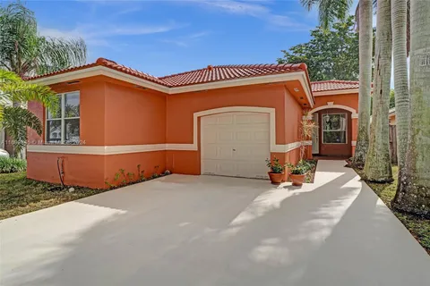 16136 SW 68th St, Miami FL 33193