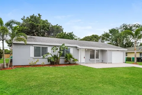 1750 SE Elkhart Ter, Port St. Lucie FL 34952