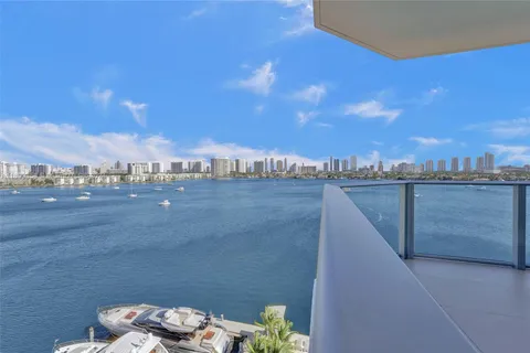 17111 Biscayne Blvd # 909, North Miami Beach FL 33160