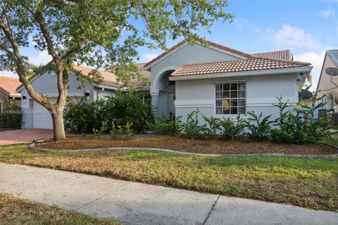 803 Heritage Dr, Weston FL 33326