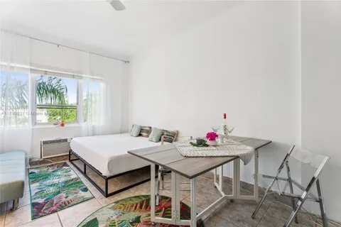 255 W 24th St # 334, Miami Beach FL 33140