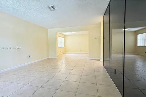 518 Glenn Pkwy, Hollywood FL 33021