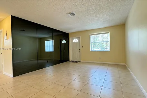 518 Glenn Pkwy, Hollywood FL 33021