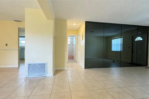 518 Glenn Pkwy, Hollywood FL 33021