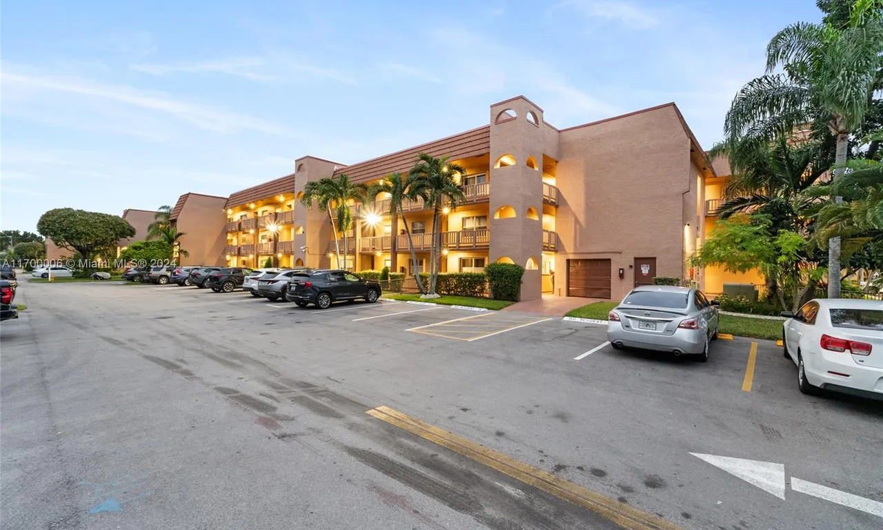 9781 Sunrise Lakes Blvd # 204, Sunrise FL 33322