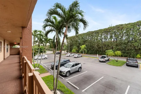 9781 Sunrise Lakes Blvd # 204, Sunrise FL 33322