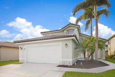 8236 White Rock Cir, Boynton Beach FL 33436