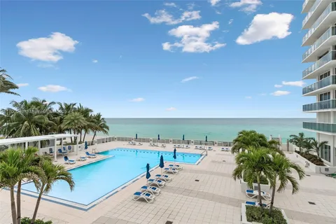 2751 S Ocean Dr # 208S, Hollywood FL 33019