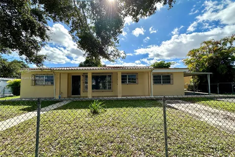 480 W 37th St, Hialeah FL 33012