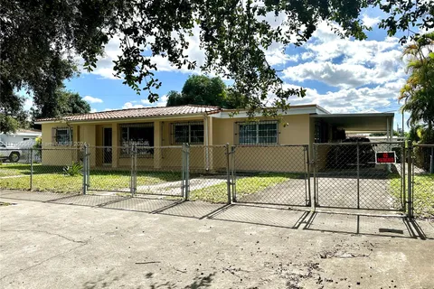 480 W 37th St, Hialeah FL 33012