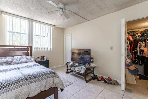 2860 Somerset Dr # 218K, Lauderdale Lakes FL 33311