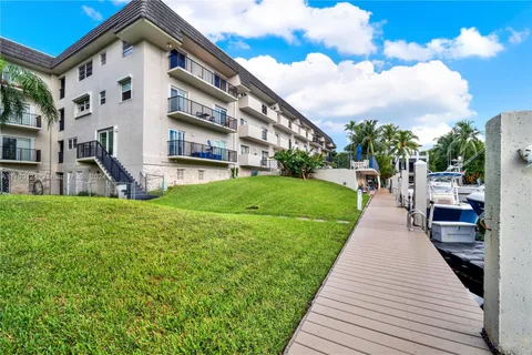 6815 Edgewater Dr # 103, Coral Gables FL 33133