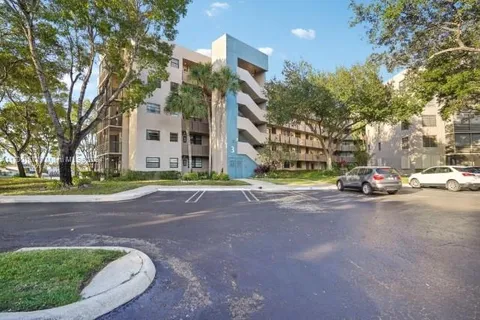 1100 Colony Point Cir # 109, Pembroke Pines FL 33026